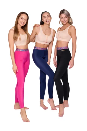 Tre modelle che indossano gli ACTIVE leggings LIPOELASTIC nei colori fucsia, blu notte e nero, leggings compressivi per uso quotidiano e sportivo.